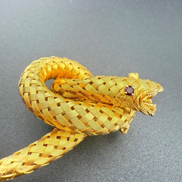 Vintage Gold Tone Snake Brooch With Red Rhinestone Eyes Woven Textured Design St - Picture 2 of 8